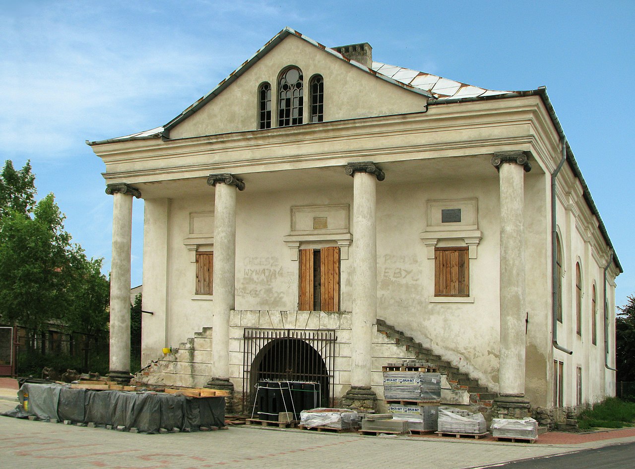 1280px Klimontów Synagoga 2011 02
